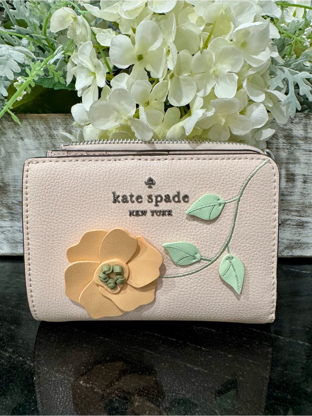 🍃🌼 Kate Spade Floral Small L Zip Wallet in Fresh Peach Multi